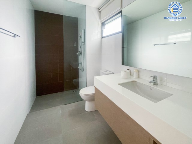 *****ทาวน์โฮมมือสองกรุงเทพมหานคร ม.วิลลาอัลเบลโล่ กรุงเทพ-กรีฑา #หลังมุม เนื้อที่กว้างถึง 72 ตร.ว. ฟังก์ชัน 3 ห้องนอน 3 ห้องน้ำ สามารถจอดรถได้ 4 คัน ทาวน์โฮมที่เหมือนได้บ้านเดี่ยว บนทำเลเยี่ยม ติด ถ.กรุงเทพกรีฑา เชื่อมต่อ ถ.ศรีนครินทร์-ร่มเกล้า